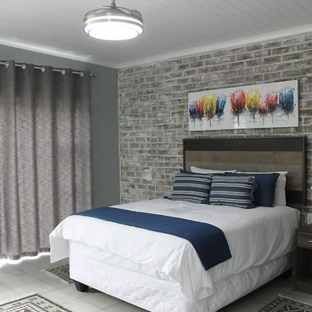 Berry Lane Guesthouse Kroonstad Exteriör bild