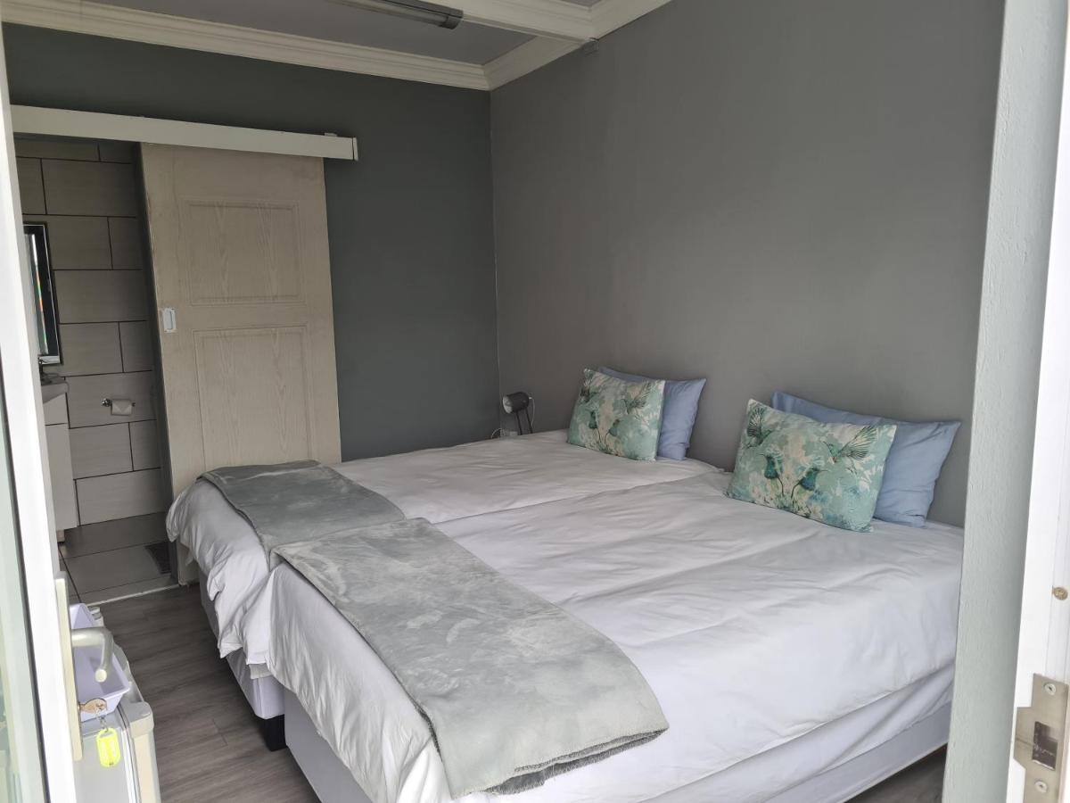 Berry Lane Guesthouse Kroonstad Exteriör bild