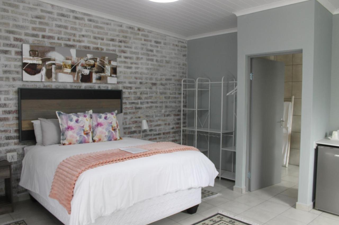 Berry Lane Guesthouse Kroonstad Exteriör bild